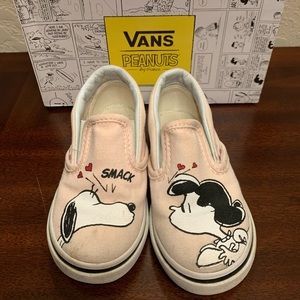 Super cute peanuts Vans toddler shoes